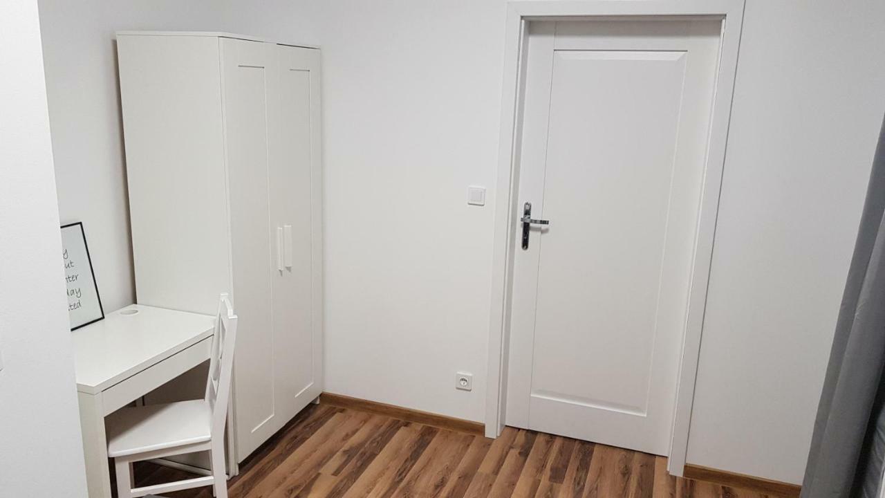 Apartament Nr 15 - 2 Pokoje Z Prywatnymi Lazienkami Centrum Poznań Extérieur photo
